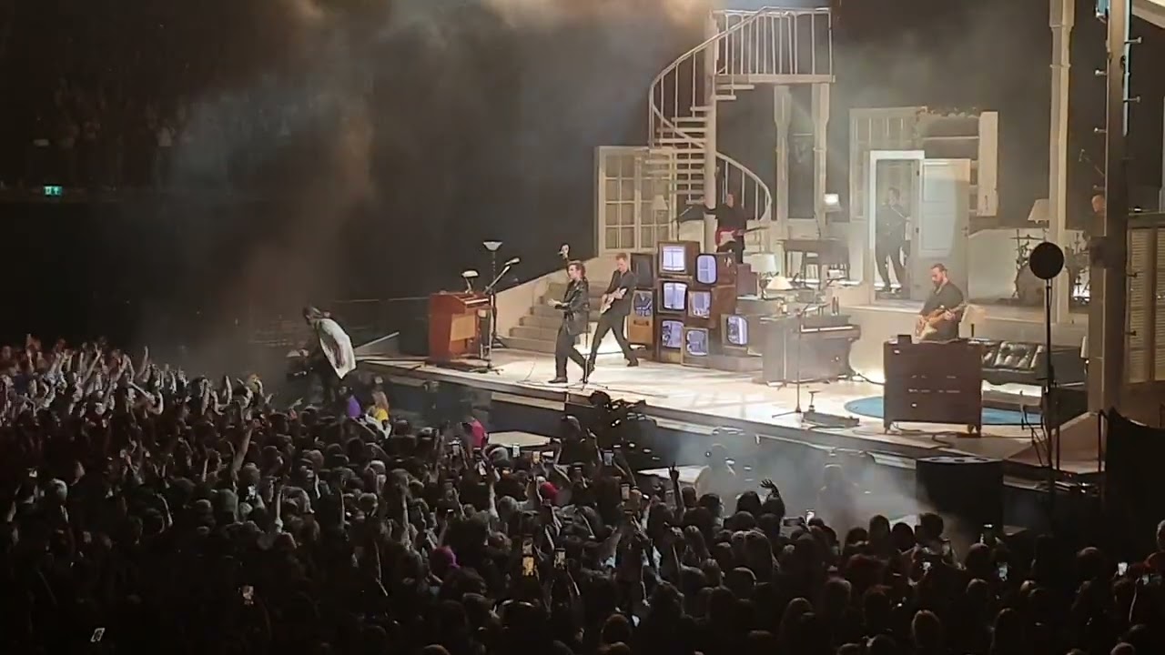 The 1975 - If You're Too Shy (Let Me Know) (Live at O2, London 12/01/23)