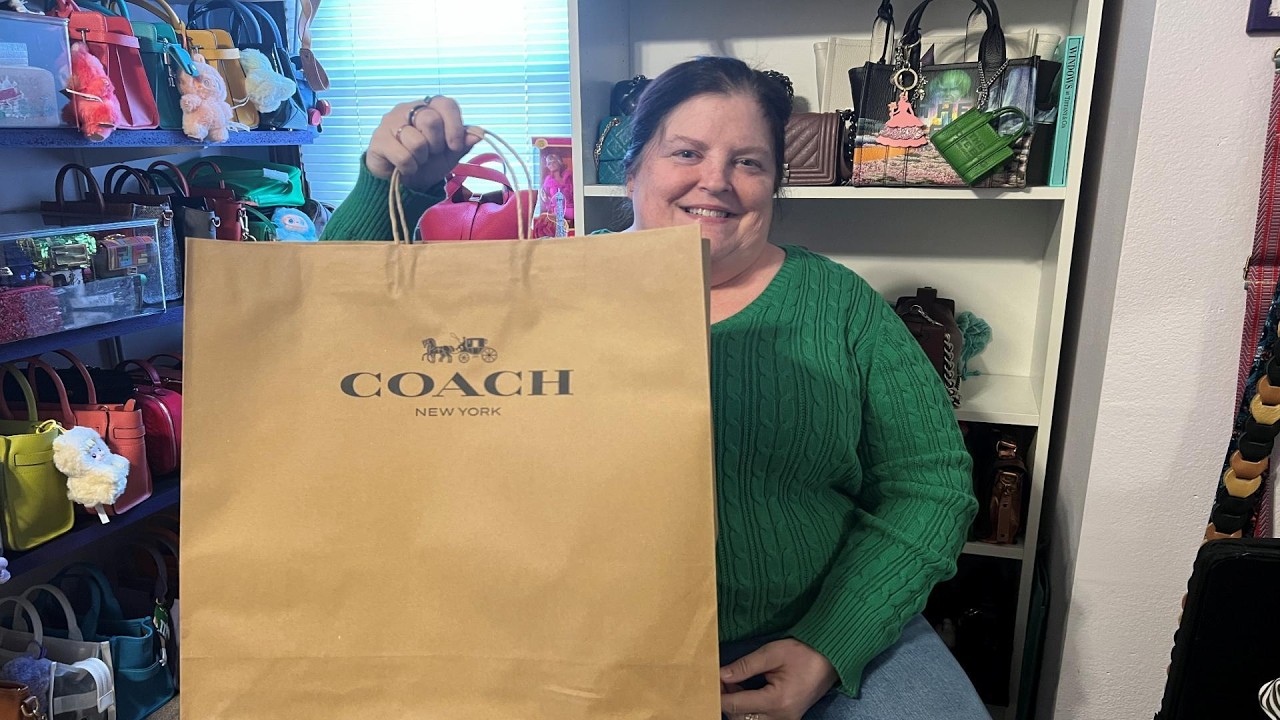 Представляю свою новую сумку Coach!! Я даже не знала, что у них есть такая. Она ТАКАЯ КРУТАЯ!!!