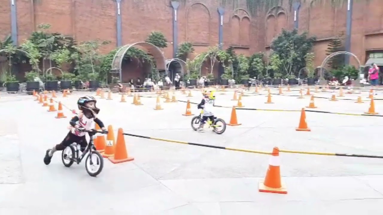 Lucunya Balapan Push Bike Sumarecon Mall Bandung