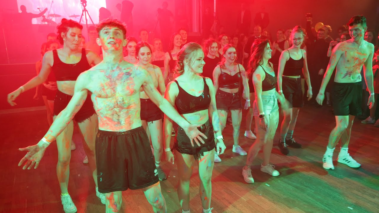 PŮLNOČNÍ PŘEKVAPENÍ 8. B Biskupské gymnázium Č. Budějovice, maturanti 2022