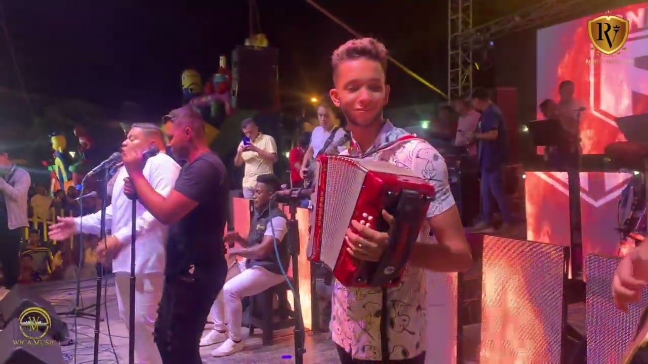 MIX DE CUMBIAS ROHO VALLENATO EN VIVO