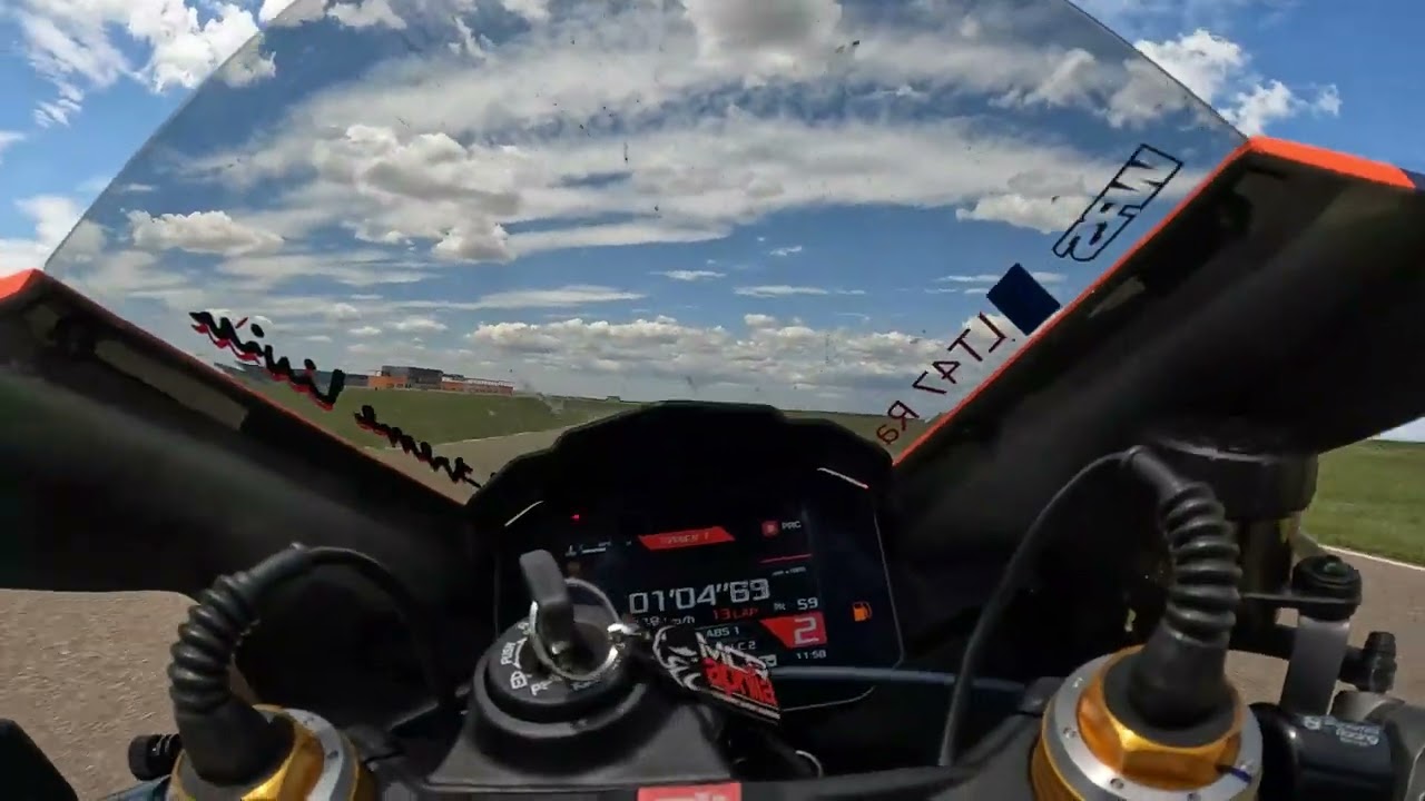 APRILIA RSV4 Factory ON RACE TRACK 2022