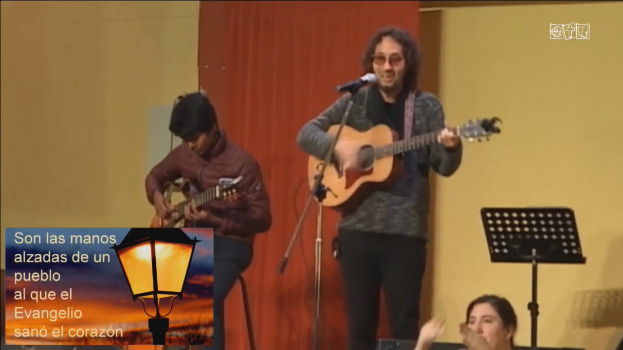 En El Barrio Latino Del Cielo - Santiago Benavides