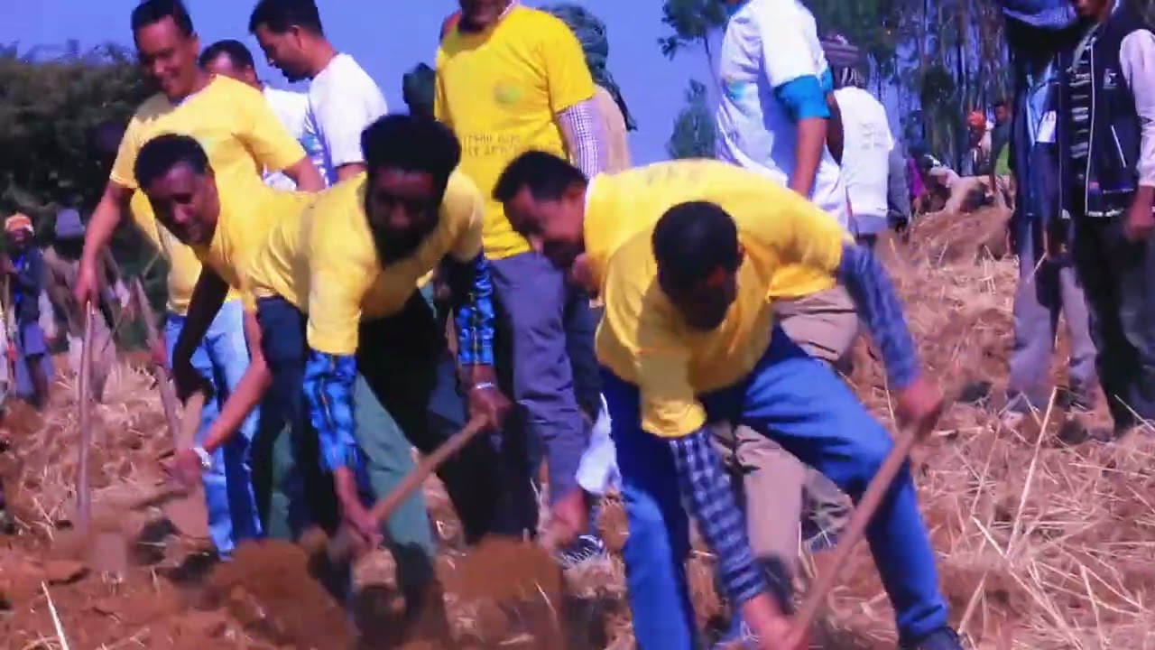 የ2018 በጀት ዓመት የተፈጥሮ ሀብት ስራና የተፋሰስ ልማት ስራ በደቡብ ጎንደር ዞን ፋርጣ ወረዳ ወዋ ማገራ ቀበሌ አጅርጌ ተፋሰስ በንቅናቄ ተጀምሯል።
