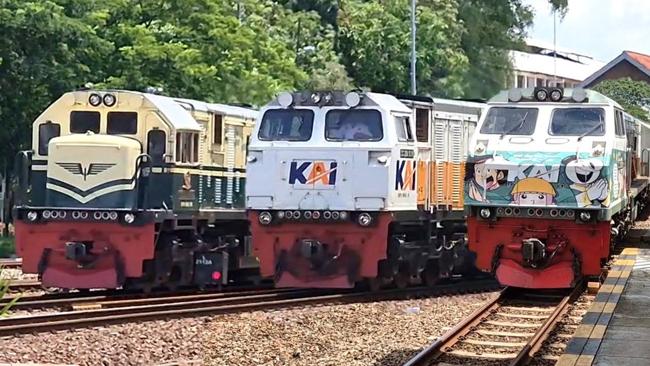 RAMAINYA KERETA API DI STASIUN TERSIBUK CIREBON ! Spesial Kereta Api Argo & Lokomotif Livery Vintage