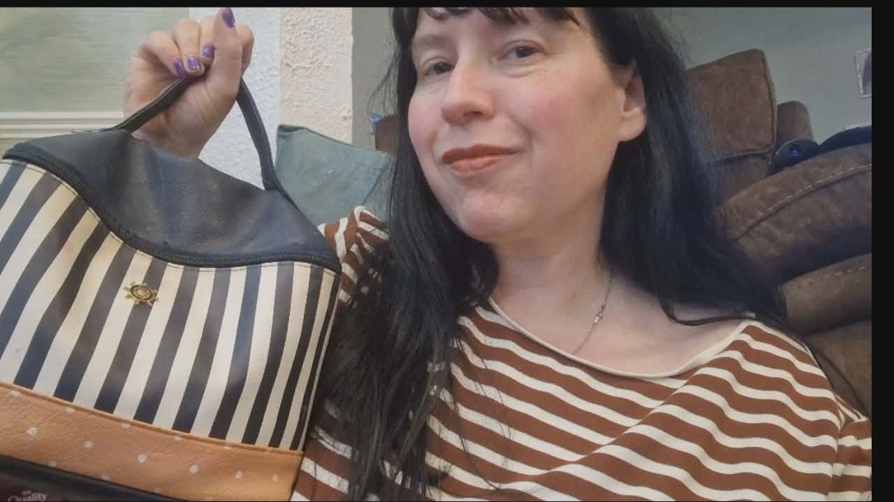 ASMR Whispered Make Up Application & Scalp Pamper rp