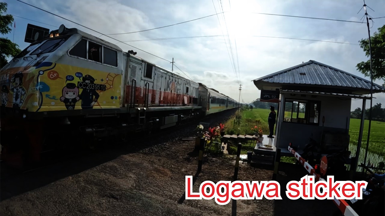 Premium VS Ekonomi.!! Kereta api Logawa Banyuwangi-Purwokerto PP Pandanwangi Sritanjung