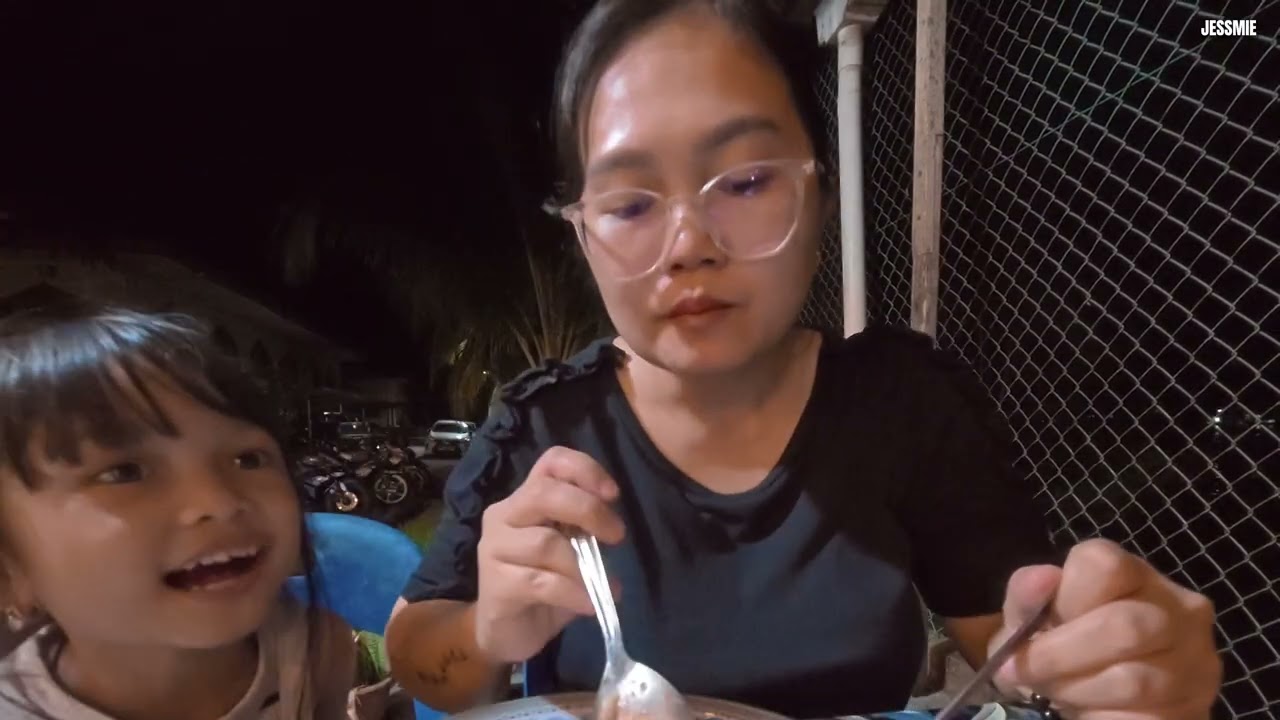 Makan malam di Mukah bersama keluarga 
