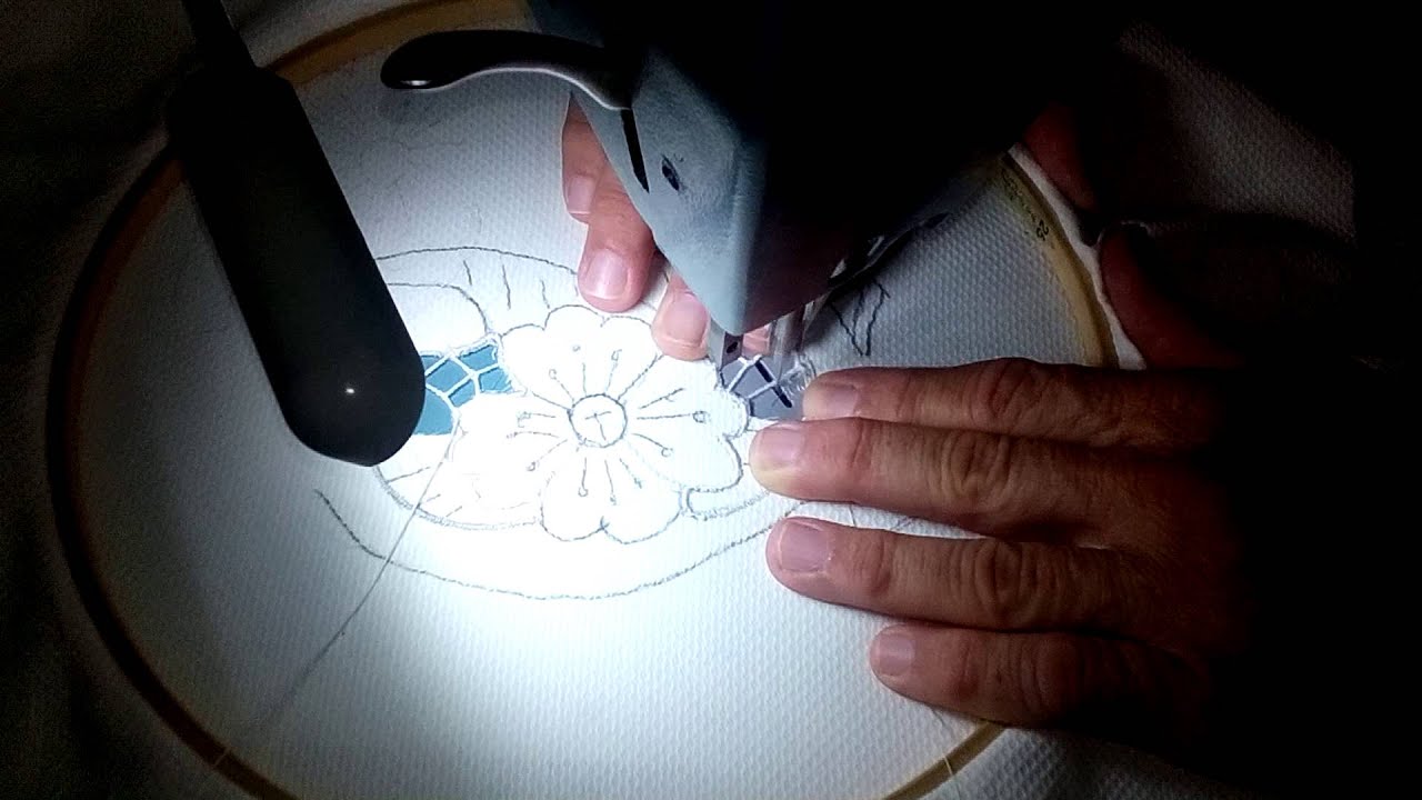 Bordados em richelieu com o Bill