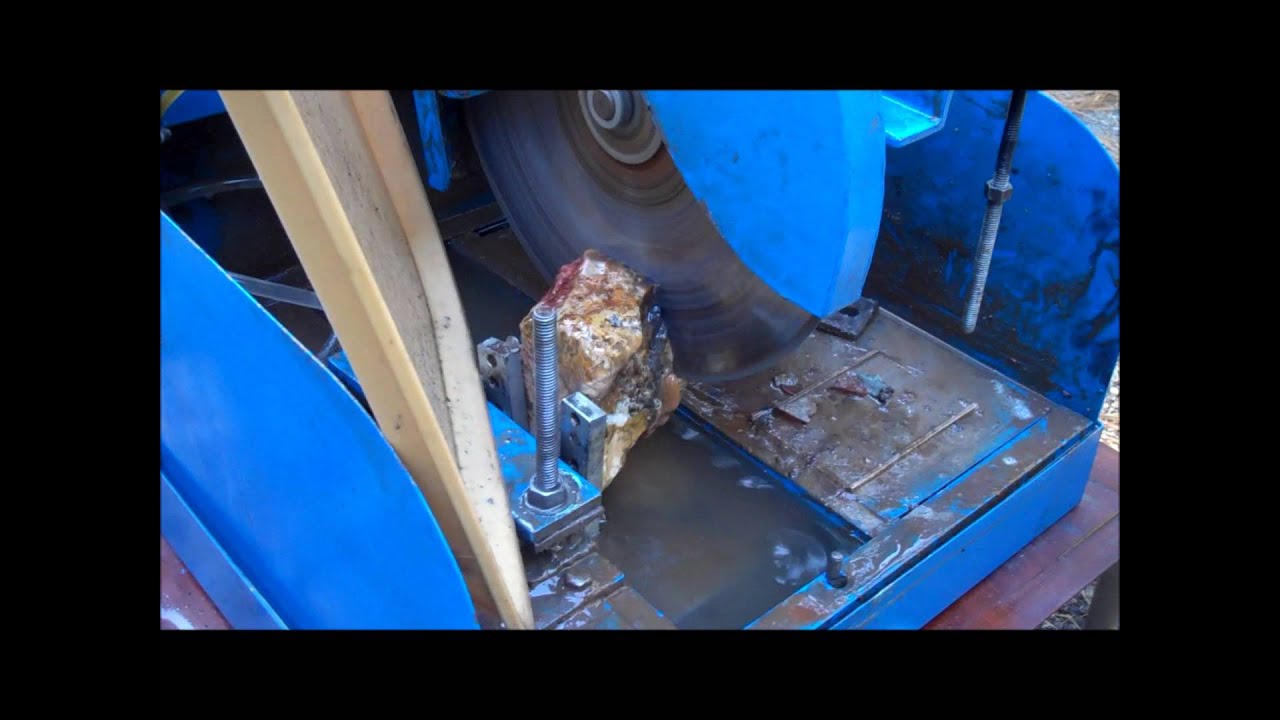 Cutting a Rock on a Lortone LS-14 Lapidary Slab Saw w/ Spray Guard