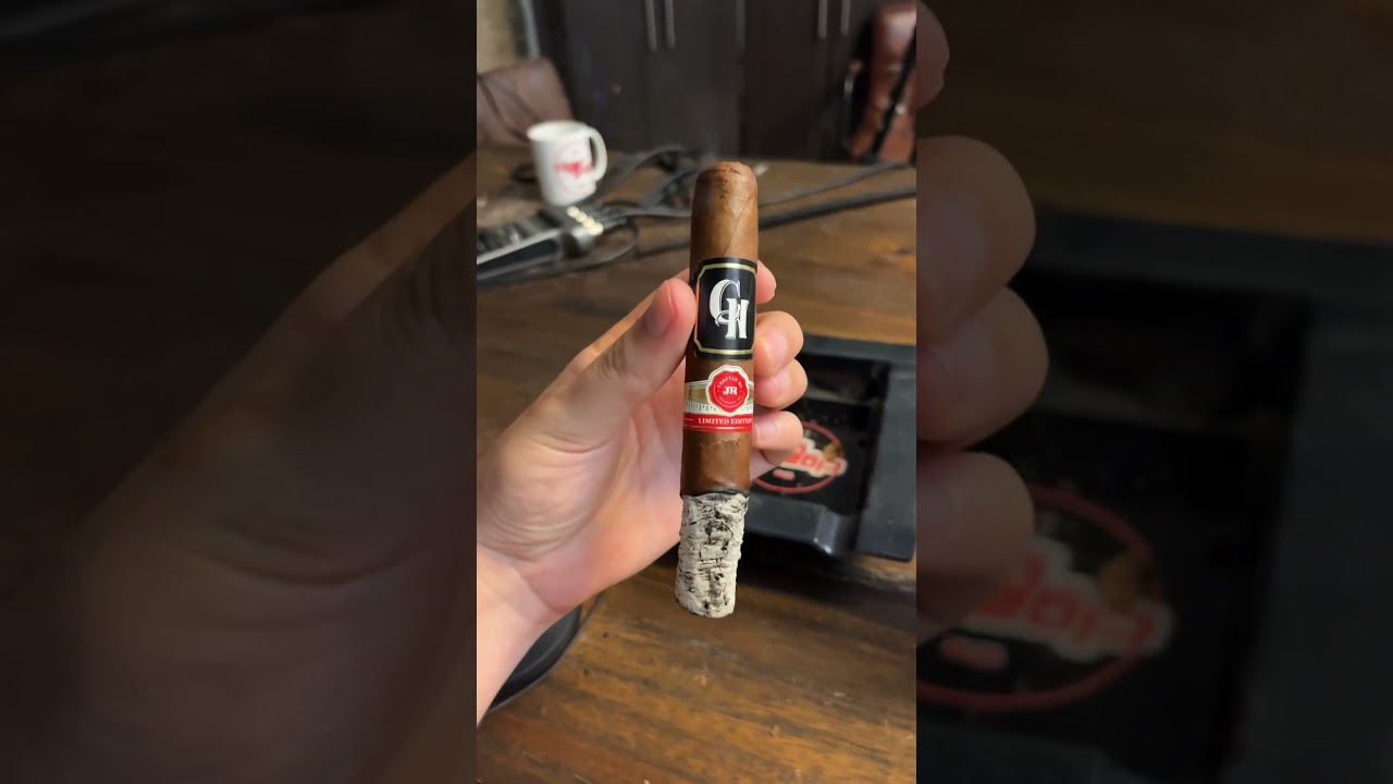 Must try cigar! Crown Heads crafted by JR Cigars. #cigarguys #podcast #cigars