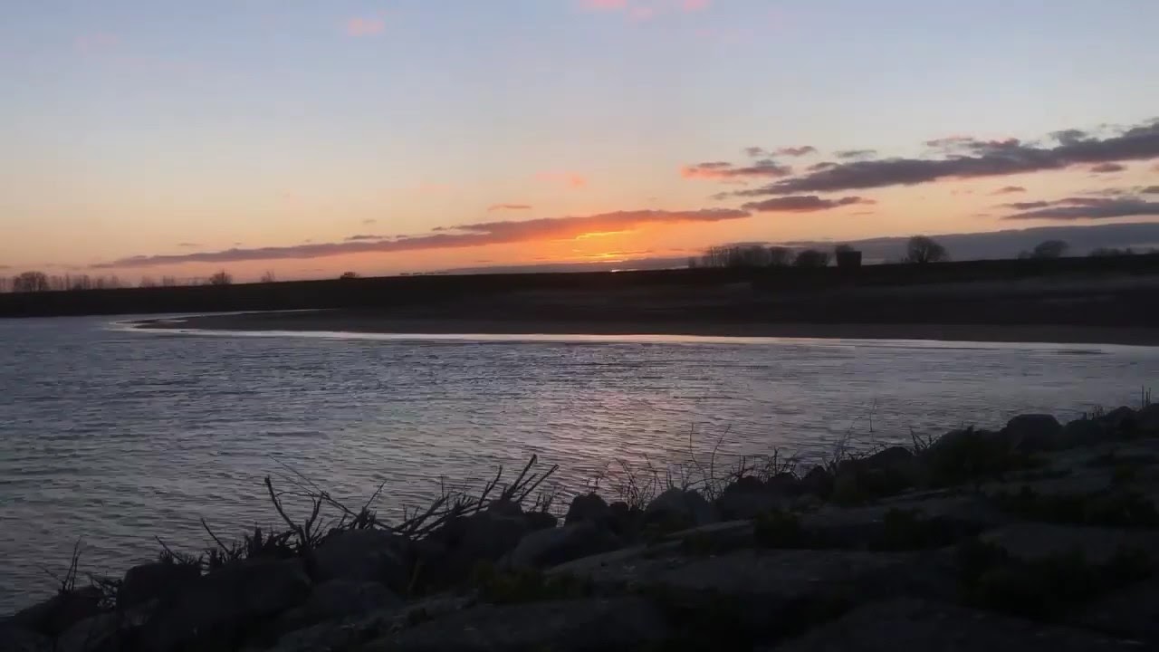 Timelapse sunset Dutch river Lek 29 march 2020
