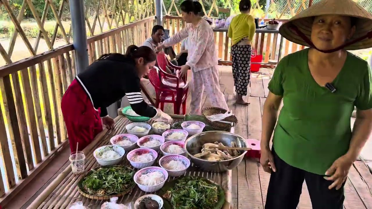 Ăn tết Tây với món bún măng vịt cùng bếp nhà cô Liên nha cả nhà. Chúc cả nhà xem video vui vẻ