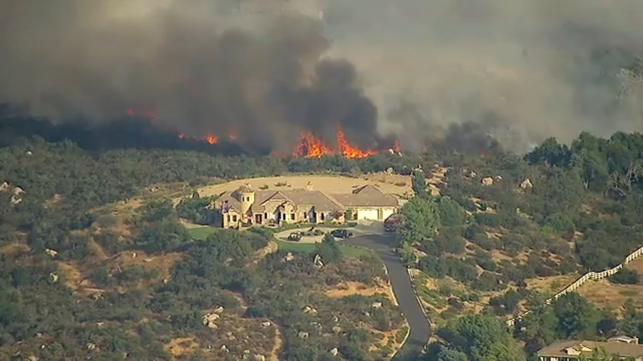 Fast-growing brush fire burning in La Cresta community near Murrierta I ABC7