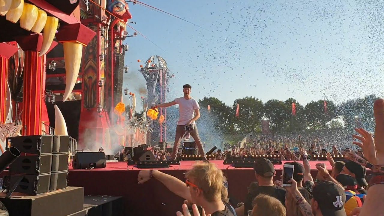 Frontliner - I'm The Melodyman | Live at Defqon.1 Legends 2019