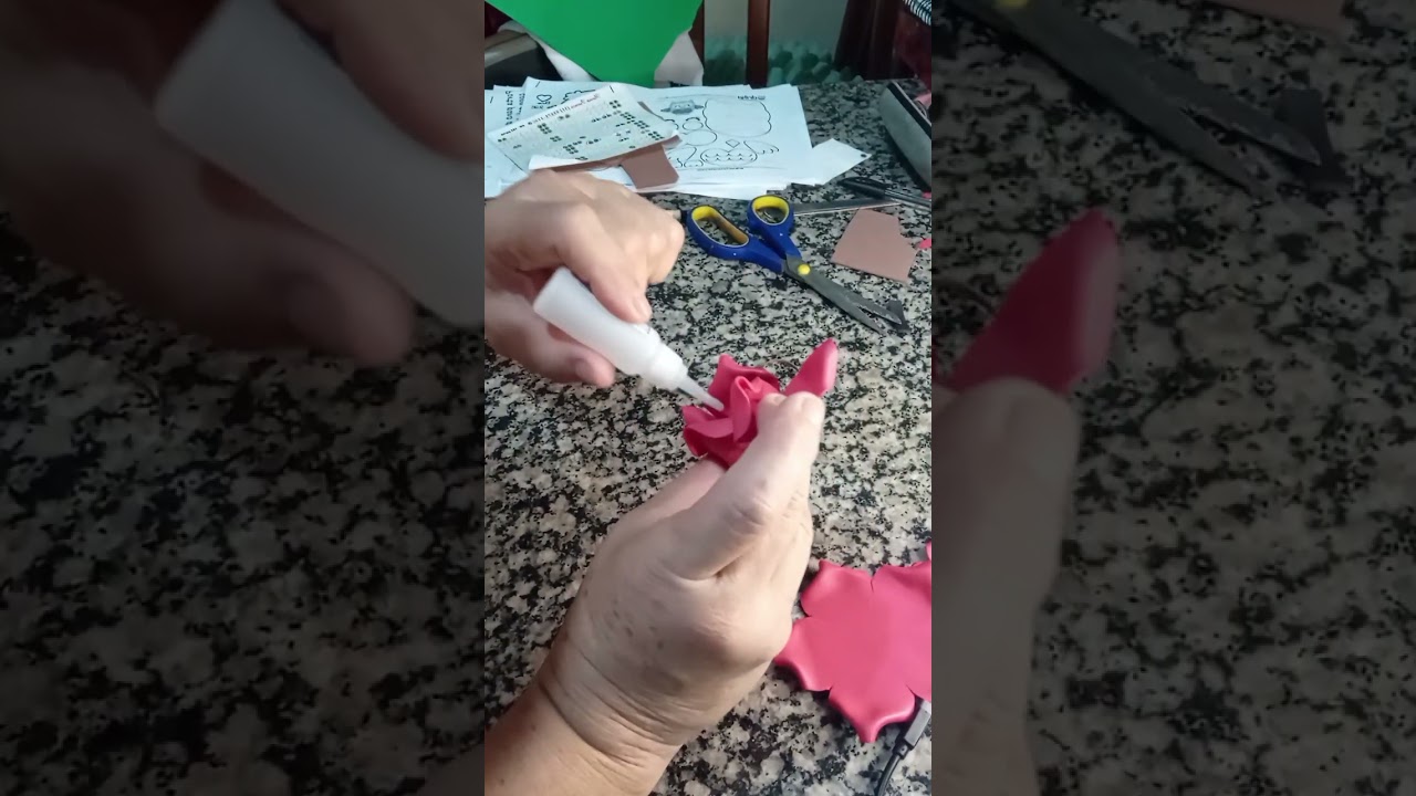 Flor imã de geladeira em Eva e tampinha de garrafa ♻️❤️