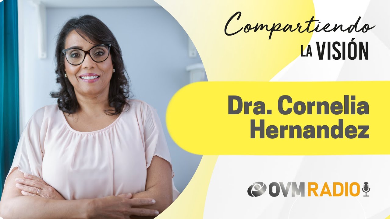 Dra.  Cornelia Hernandez presenta el libro 
