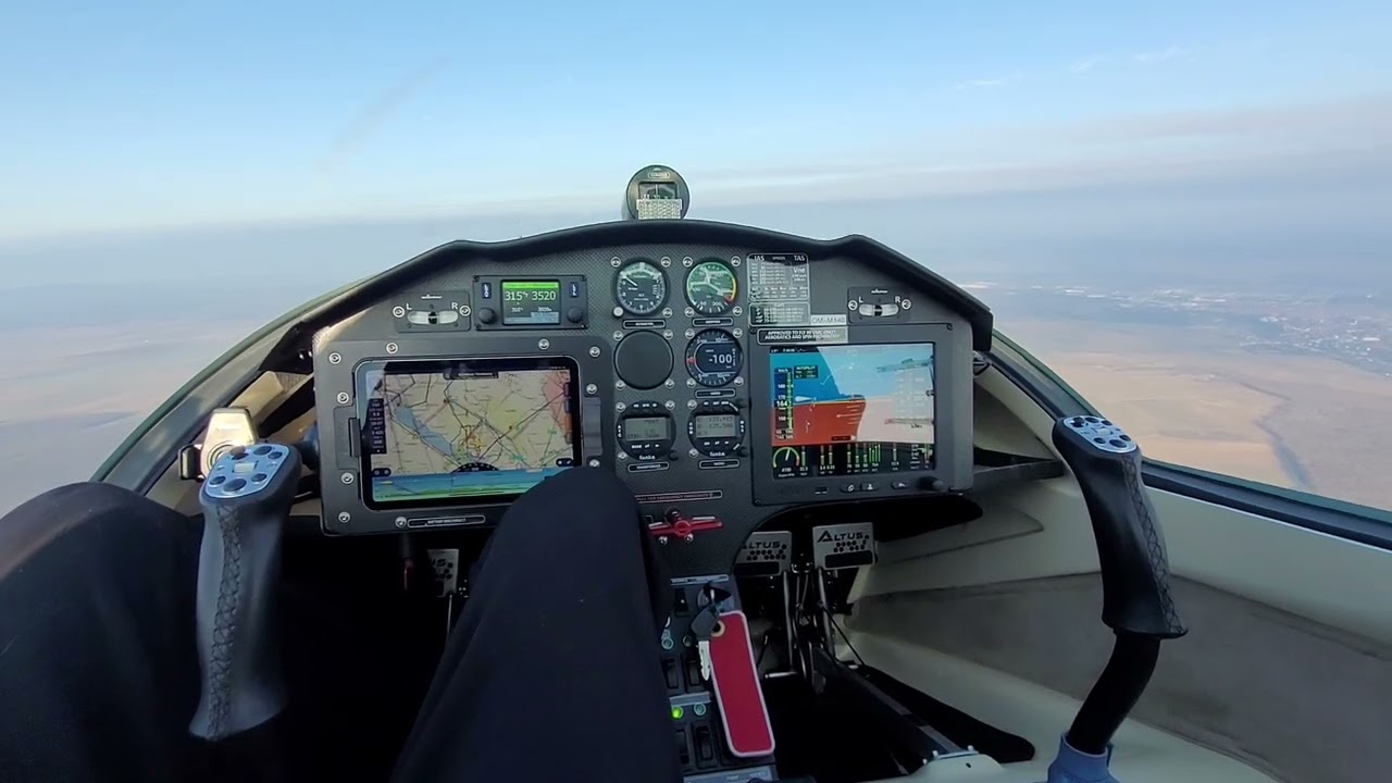 Relaxing Altus motorglider autopilot