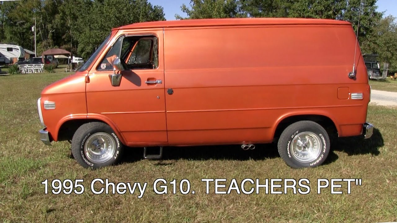 1995 CHEVY G10  Custom Van. 