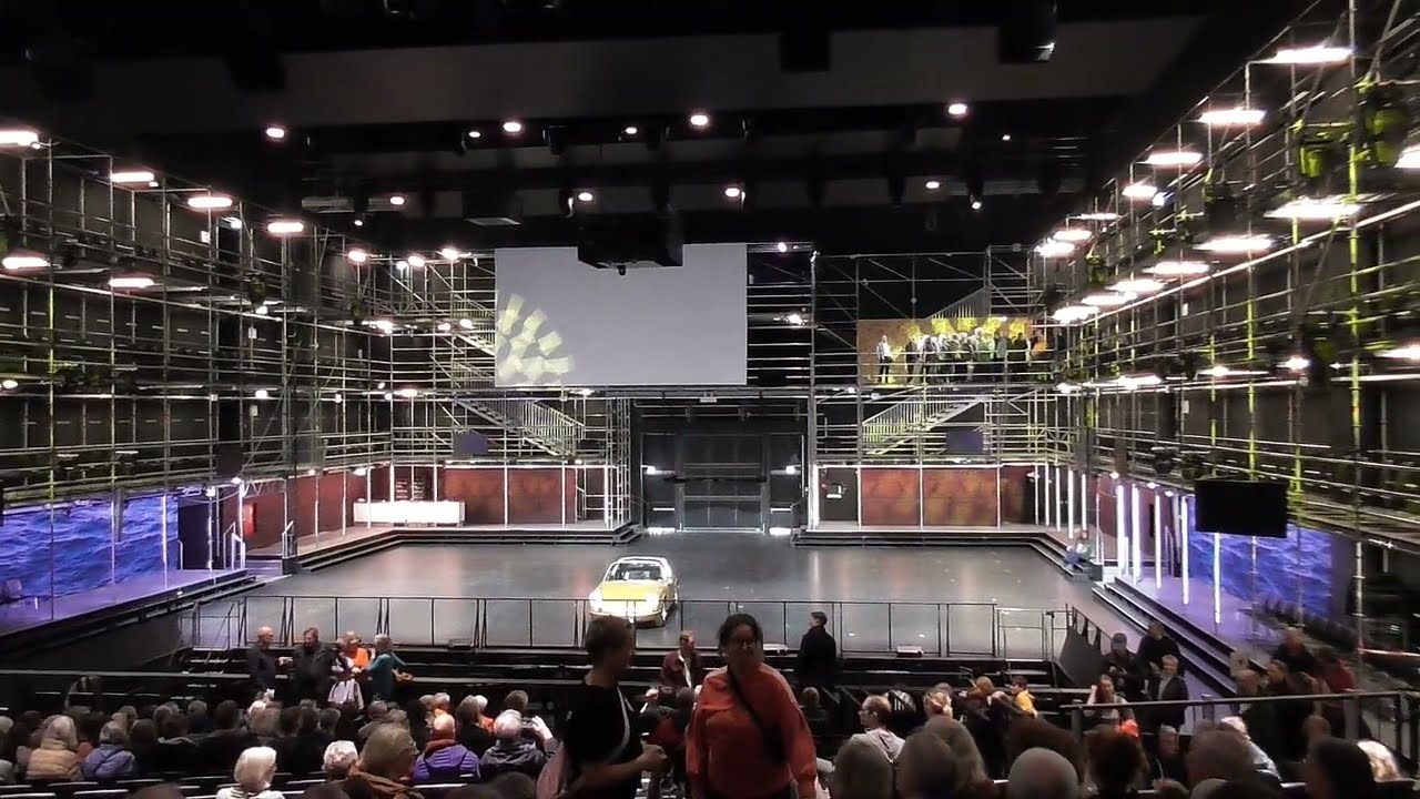 Tag der offenen Tür im neuen Opernhaus ( Interim ) in Kassel : Zuschauer - Drehscheibe (1)