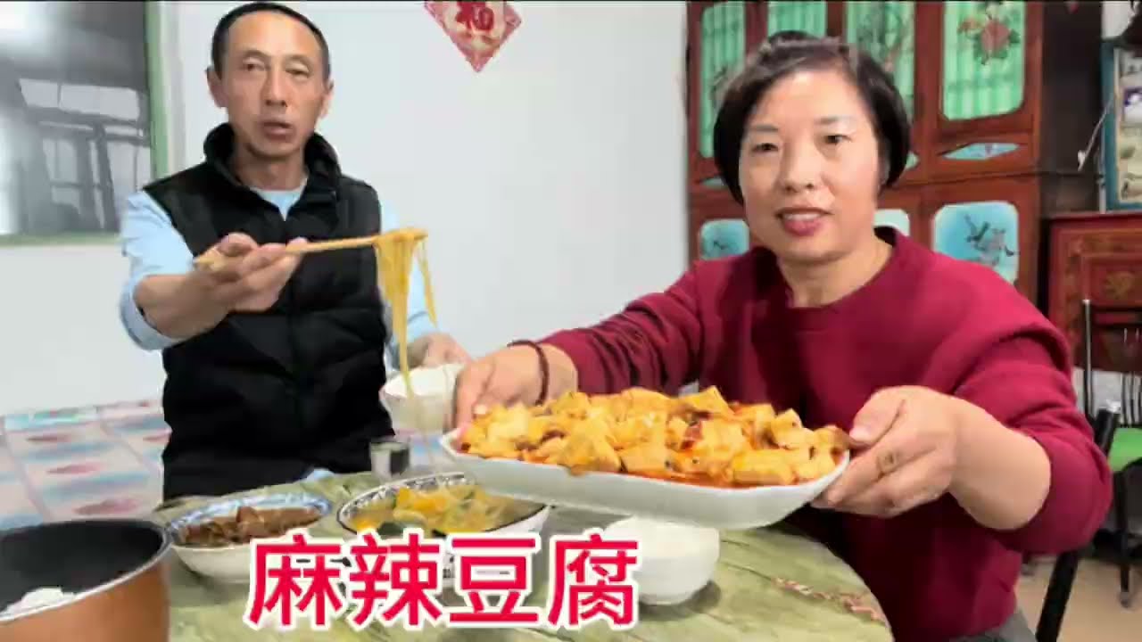 猫冬生活挑战100天做饭不重样，农村媳妇做麻辣豆腐，鲜香麻辣 #记录真实生活 #我的乡村生活 #东北美食#挑战不可能