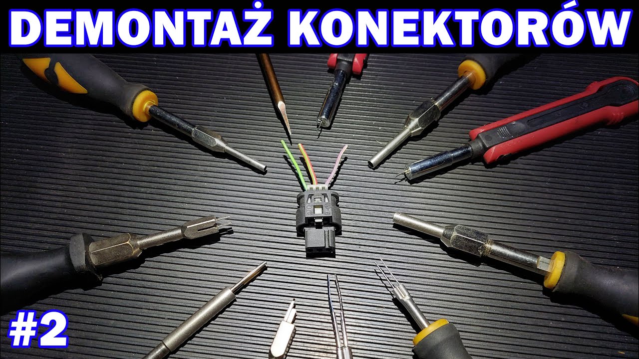 Demontaż konektorów z wtyczki.