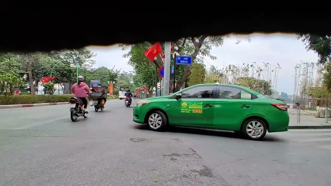 05012026.18⁰c.Gã vô gia cư du đãng sống phởn giữa công viên trung tâm