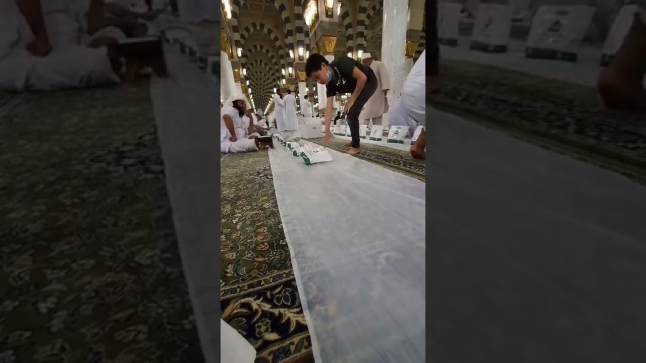 Setting up Iftar at the Prophet's Mosque - Mufti Menk Vlogs