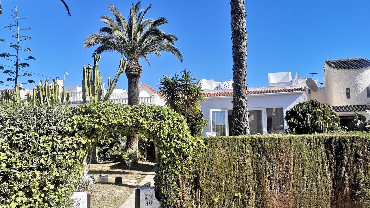 169,900€ Renovated 2 bed villa, Las Chismosas, Playa Flamenca, gardens, solarium
