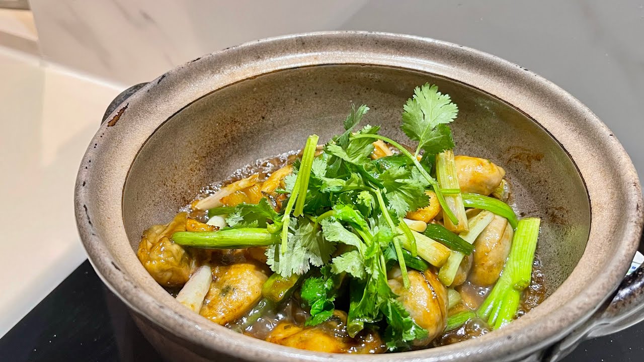 【薑蔥蠔煲】 Clay pot oyster with ginger and green onions 