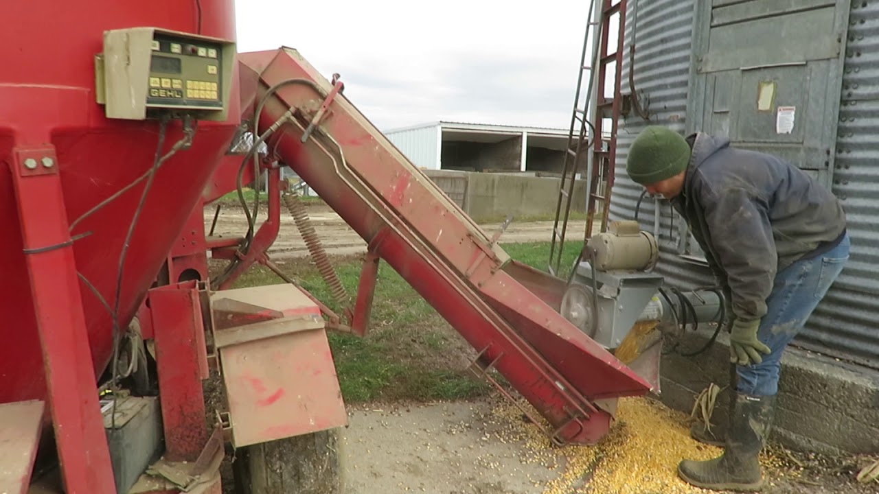 MVI 3249  Gehl 170 - 3 Ton Grinder Mixer