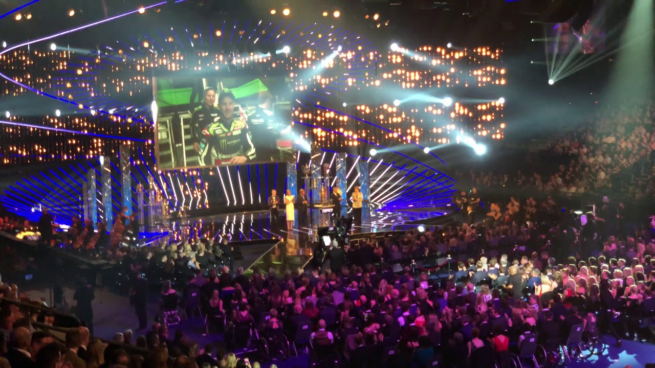 Mo Farah winning Sports Personality Of The Year 2017