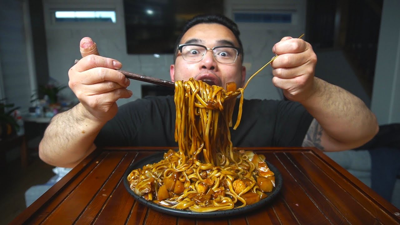 The Time My Youtube Idol Became My Youtube Rival - Story Time -MUKBANG