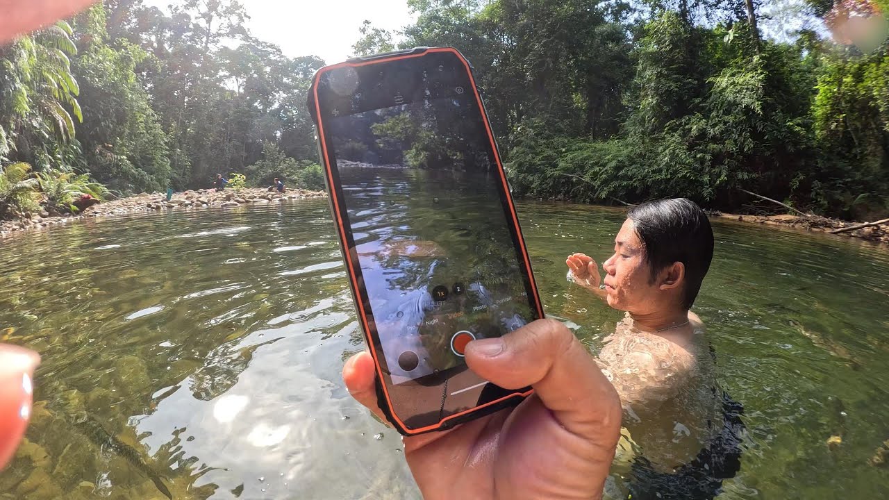 Blackview BL7000 rugged phone underwater test in Rompin Forest river  #android15 #blackview #rompin