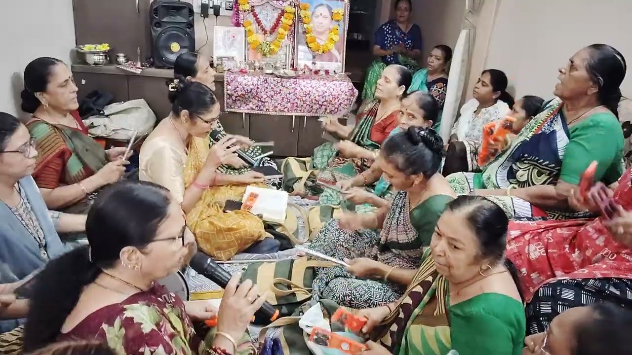હારે મારું મનડું મનમોહન માં મને ગમતું નથી રે ભુવનમાં || ગોપી ભજન મંડળ અમદાવાદ(ભજન નીચે લખેલું છે)
