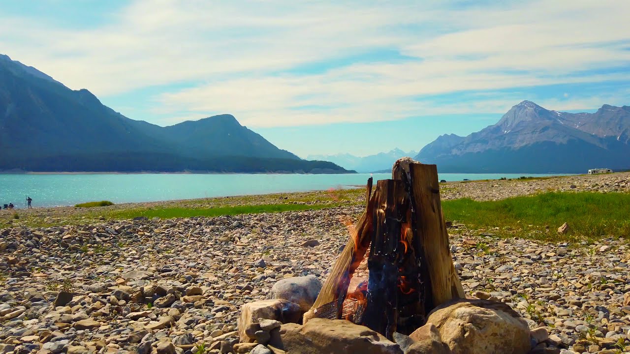 4K Crackling Fire with Rocky Mountains View and Turquoise Lake - 1 hour - Relaxation