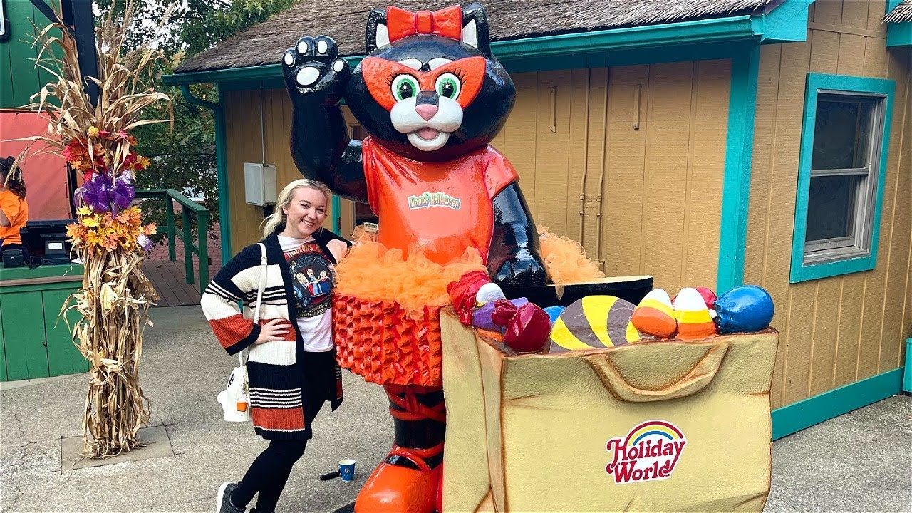 Holiday World Halloweekends 2022! Haunted Houses, Spooky Foods & Corn Mazes!