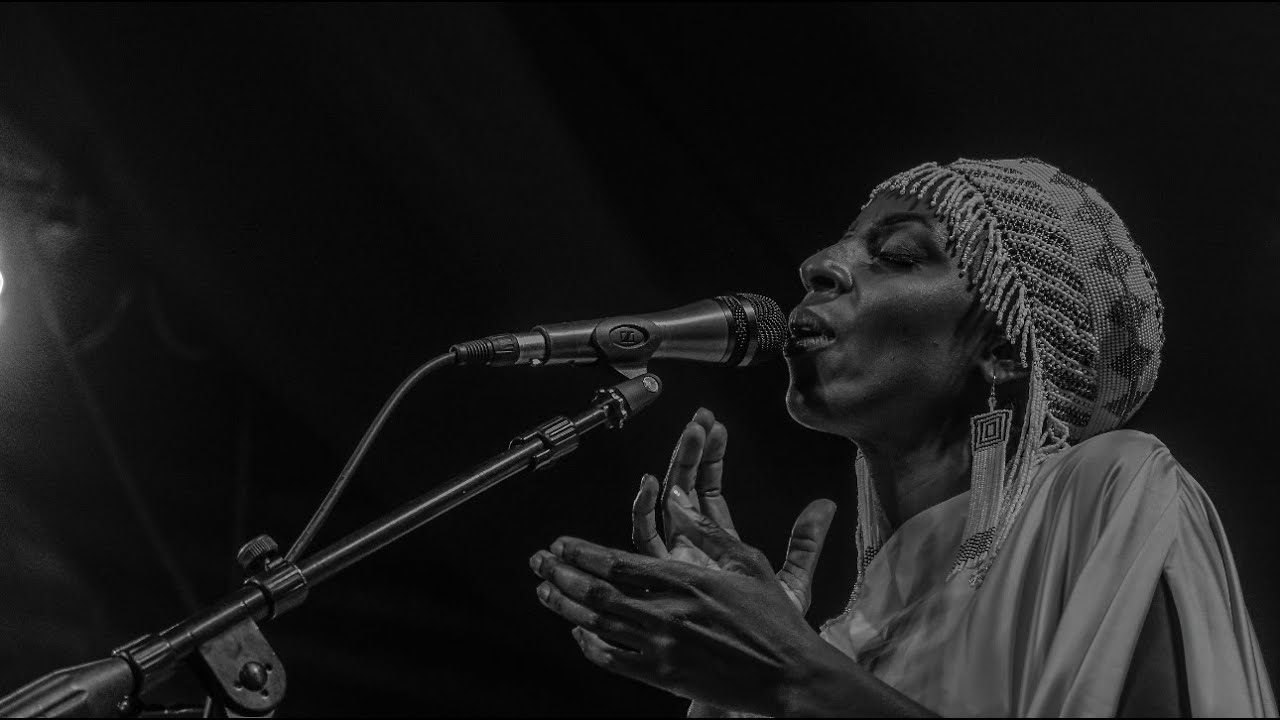 HOPE MASIKE- Zvichapera rinhi LIVE @  Jasen Mphepo Little Theatre in Harare