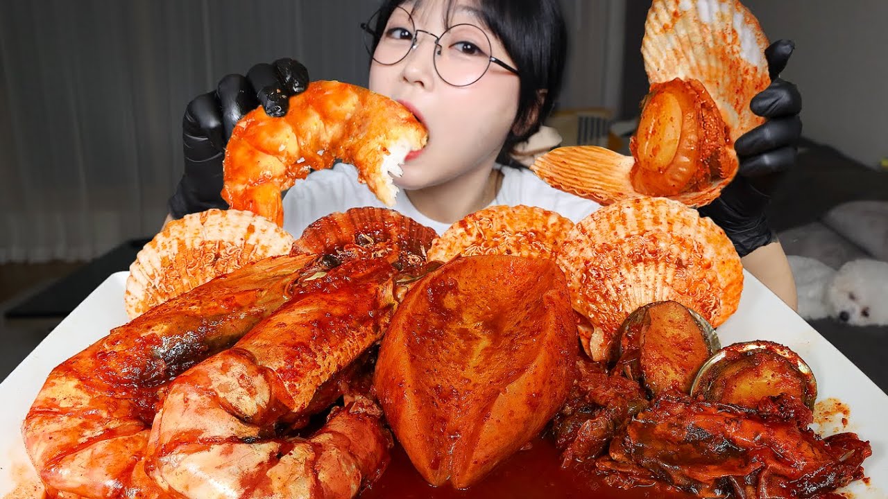Острая варка морепродуктов🔥креветки, морские гребешки, краб, раковина | Mukbang ASMR