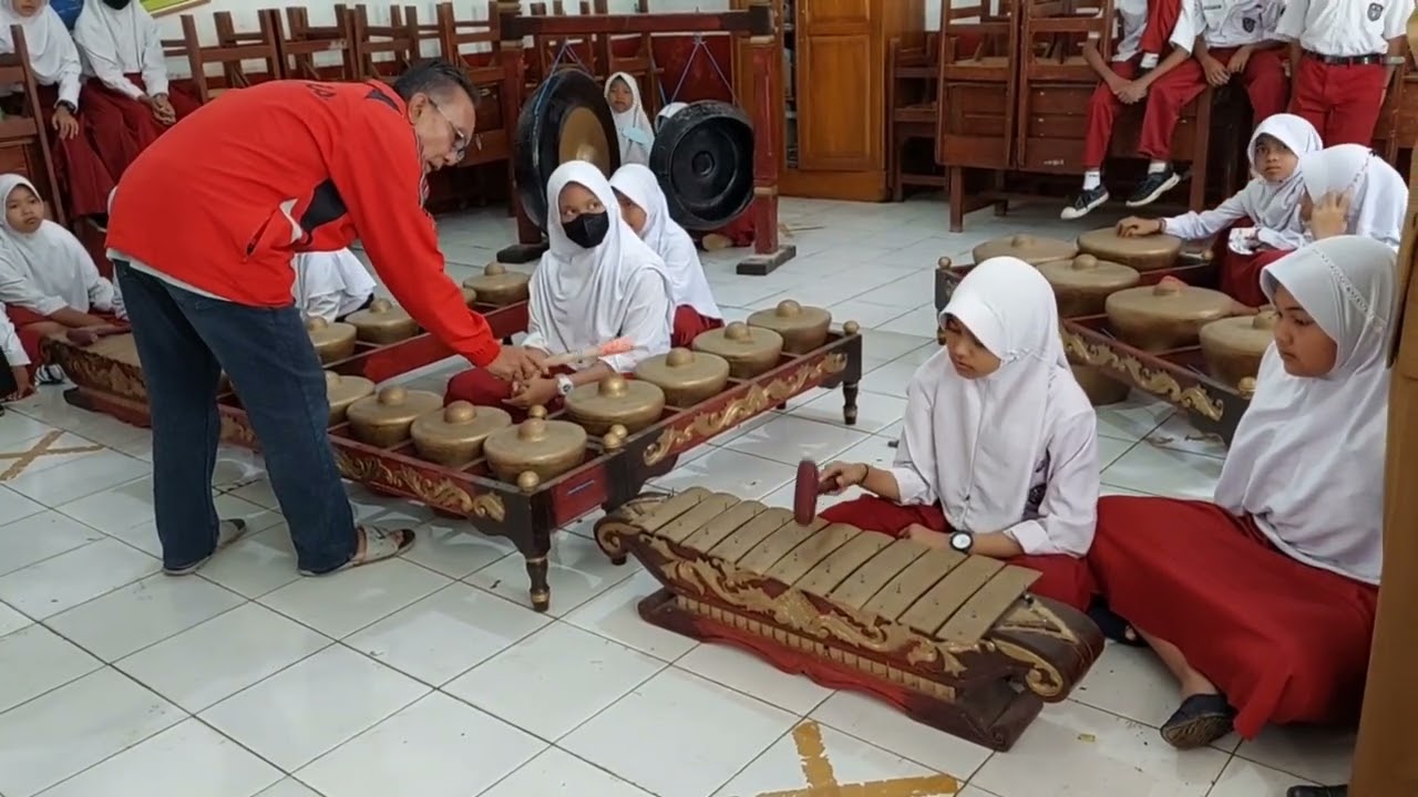 Belajar Gamelan Degung 