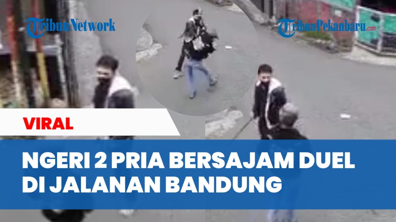 VIRAL Dua Pria Saling Serang dengan Parang di Jalanan Bandung Hingga Terluka, Warga Histeris