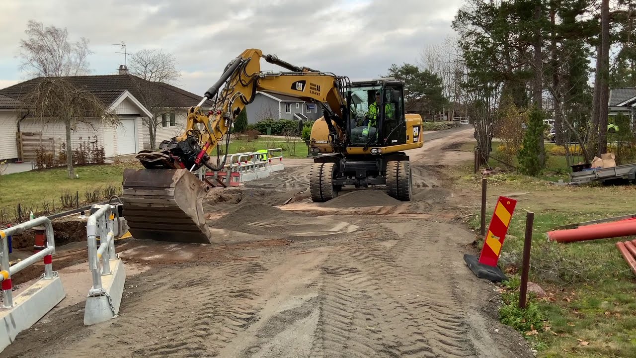 Köp Hjulgrävare Cat M313D med tiltrotator + knäckbom på Klaravik