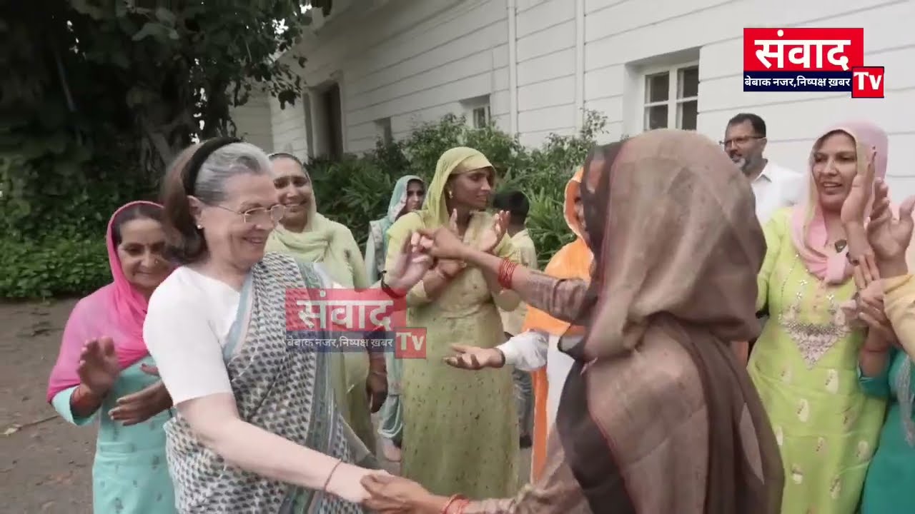 होली पर कूद-कूदकर नाची सोनिया और प्रियंका-डांस देख पूरा देश दंग!