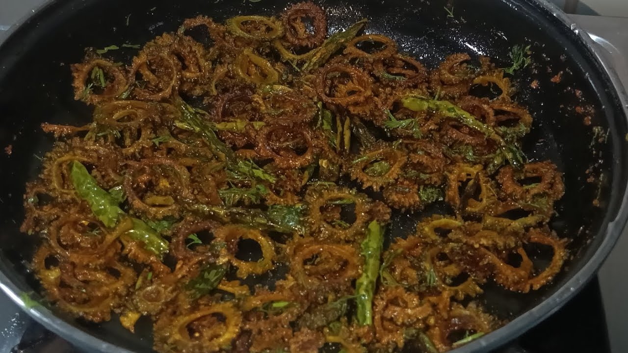 Karela fry aise banaye jo na khaye usko bhi khilaye👌😊🤩