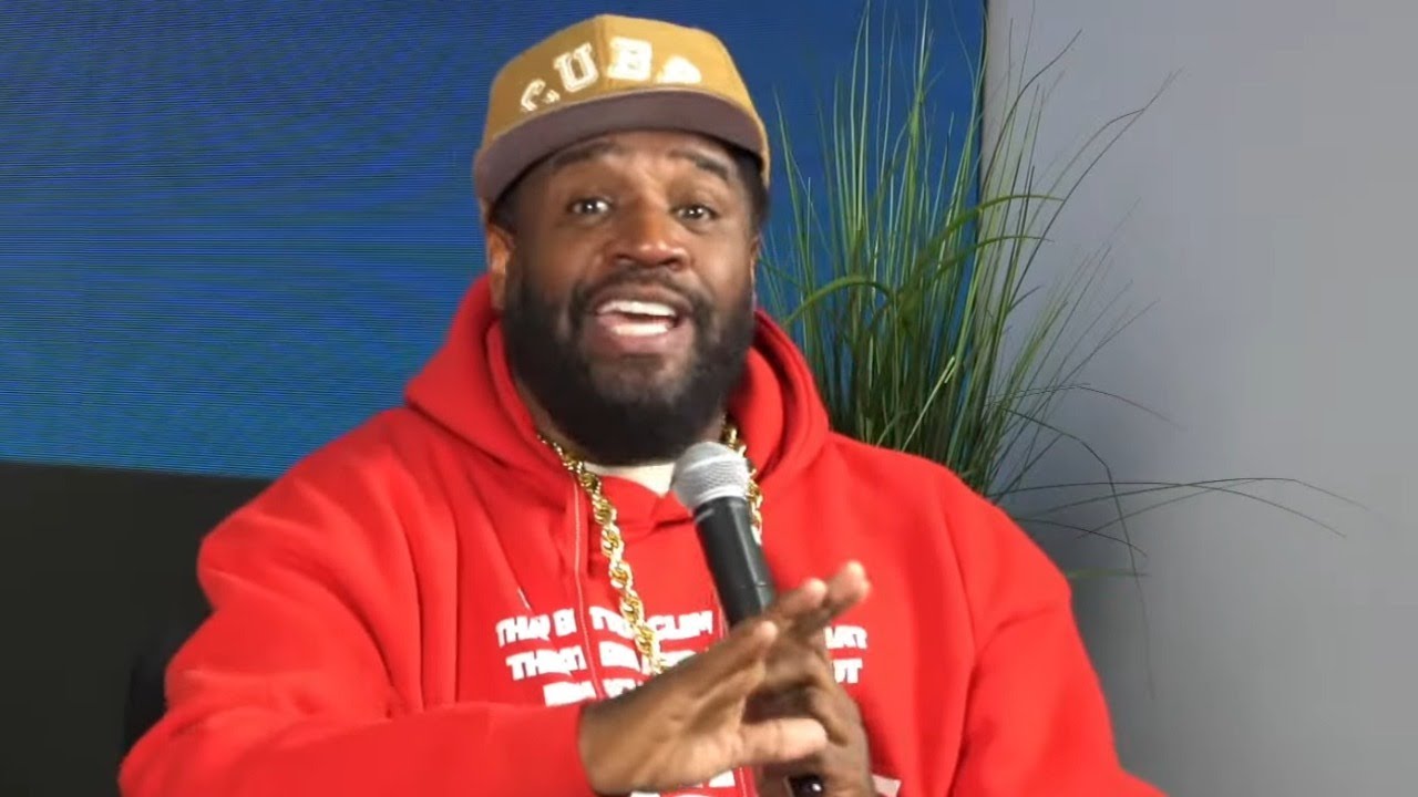 Corey Holcomb addressed these clown streamers on social media