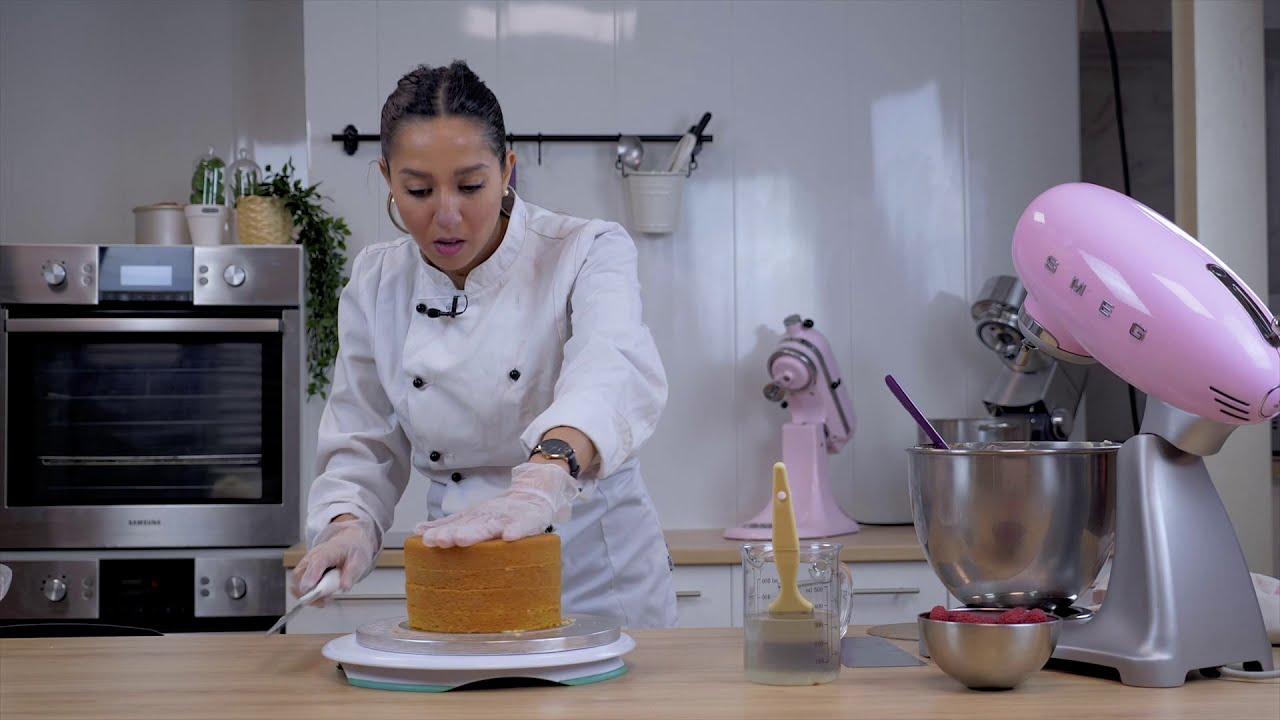 Comment couper, garnir et lisser un layer cake