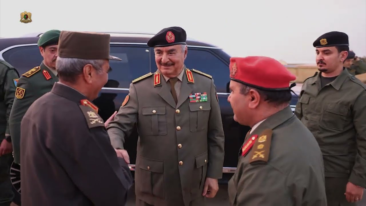 جانب من لقاء القائد العام المشير خليفة حفتر بقيادات القوات المُسلحة خلال مأدبة إفطار جماعي- الرجمة