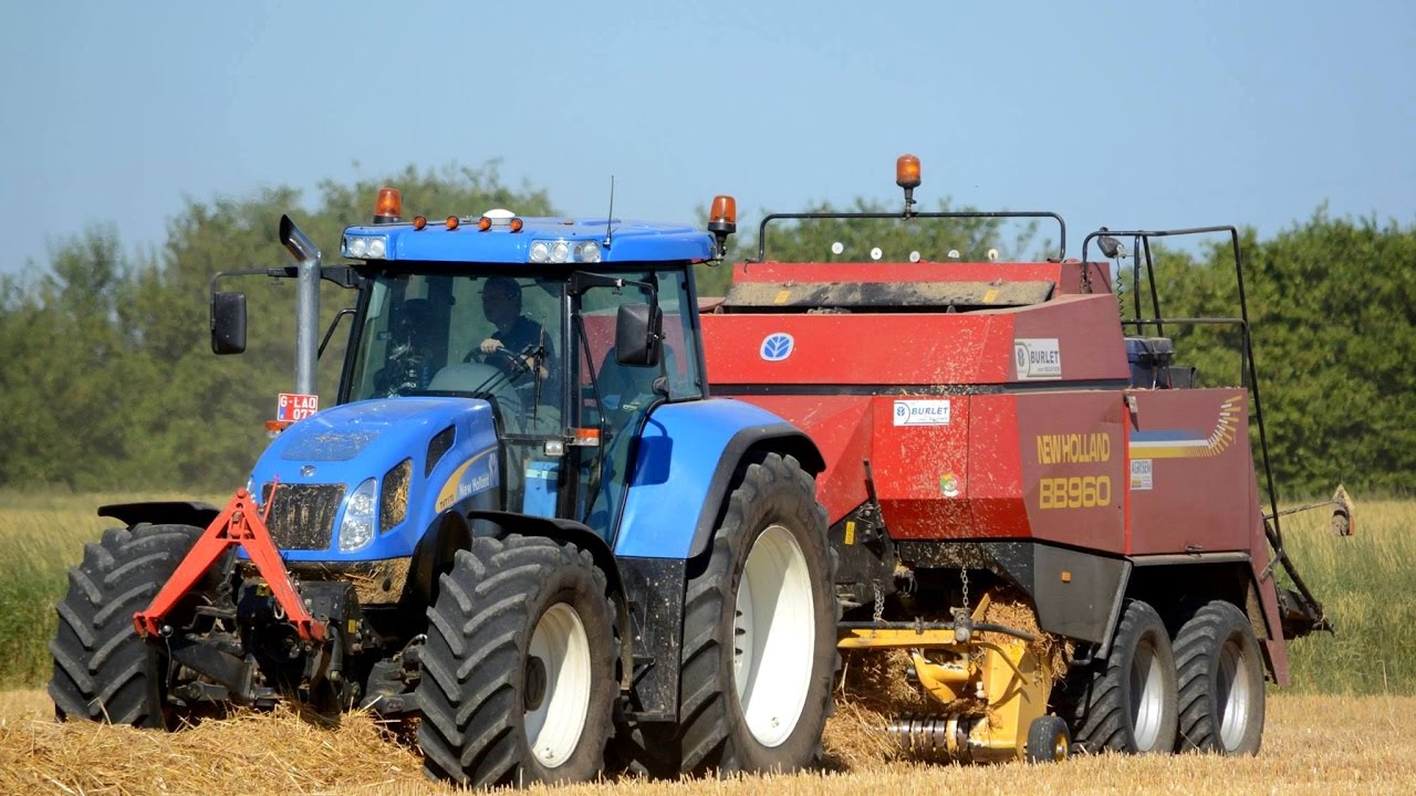 Pressage & ramassage de paille | New Holland TVT 170 & New Holland BB 960