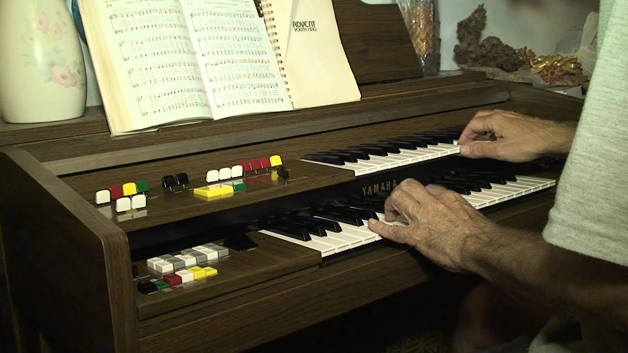 Yamaha Organ 35 Years old