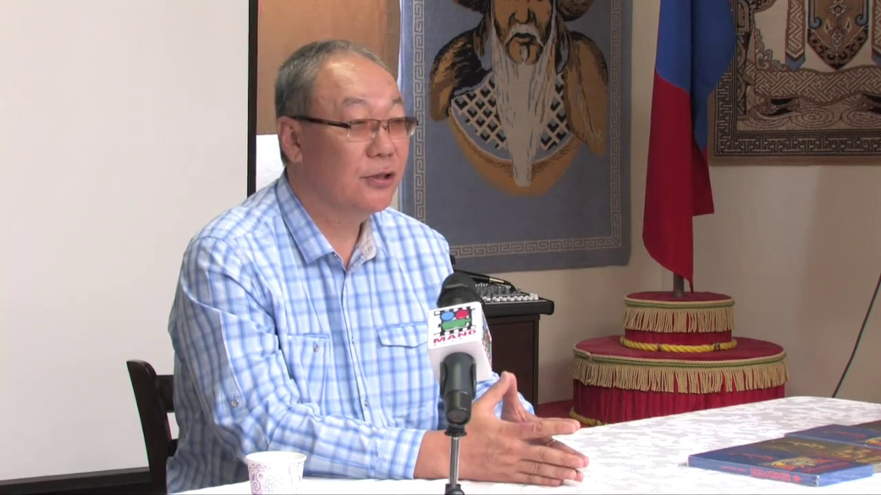 Д. Өлзийбаатар - Tүүхийн ухааны доктор, Монгол Улсын ШУА-ын Түүх, археологийн хүрээлэнгийн эрдэмтэн